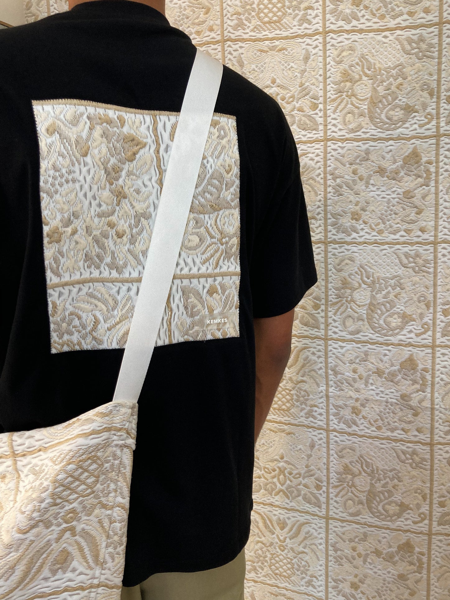 T-shirt artwork jacquard mostard