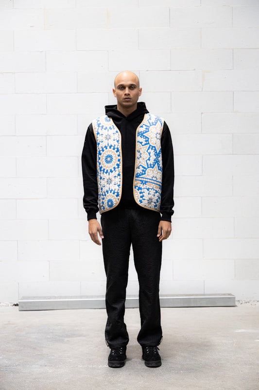 Bodywarmer jacquard blanket