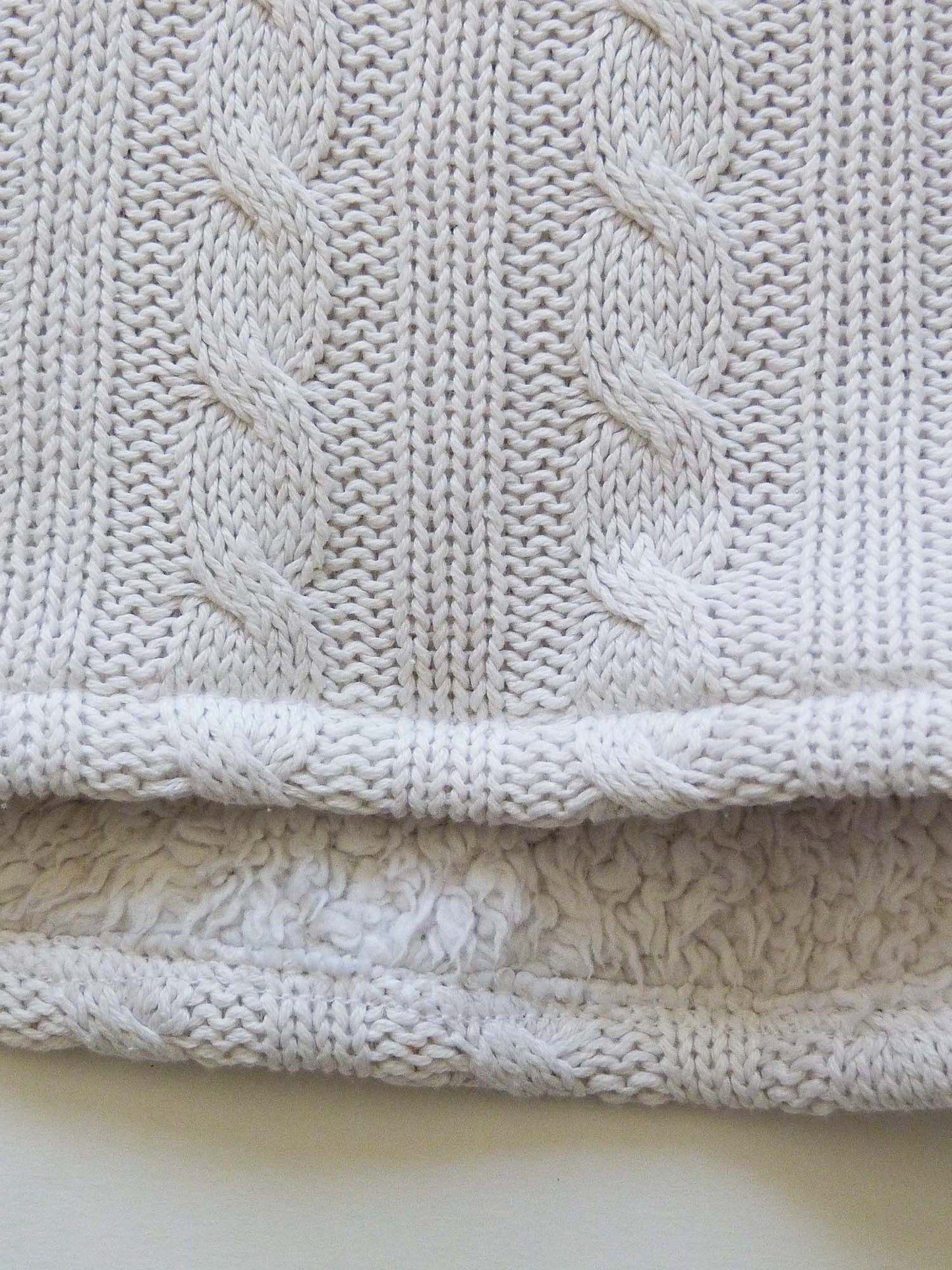 Spencer white cabel knit M