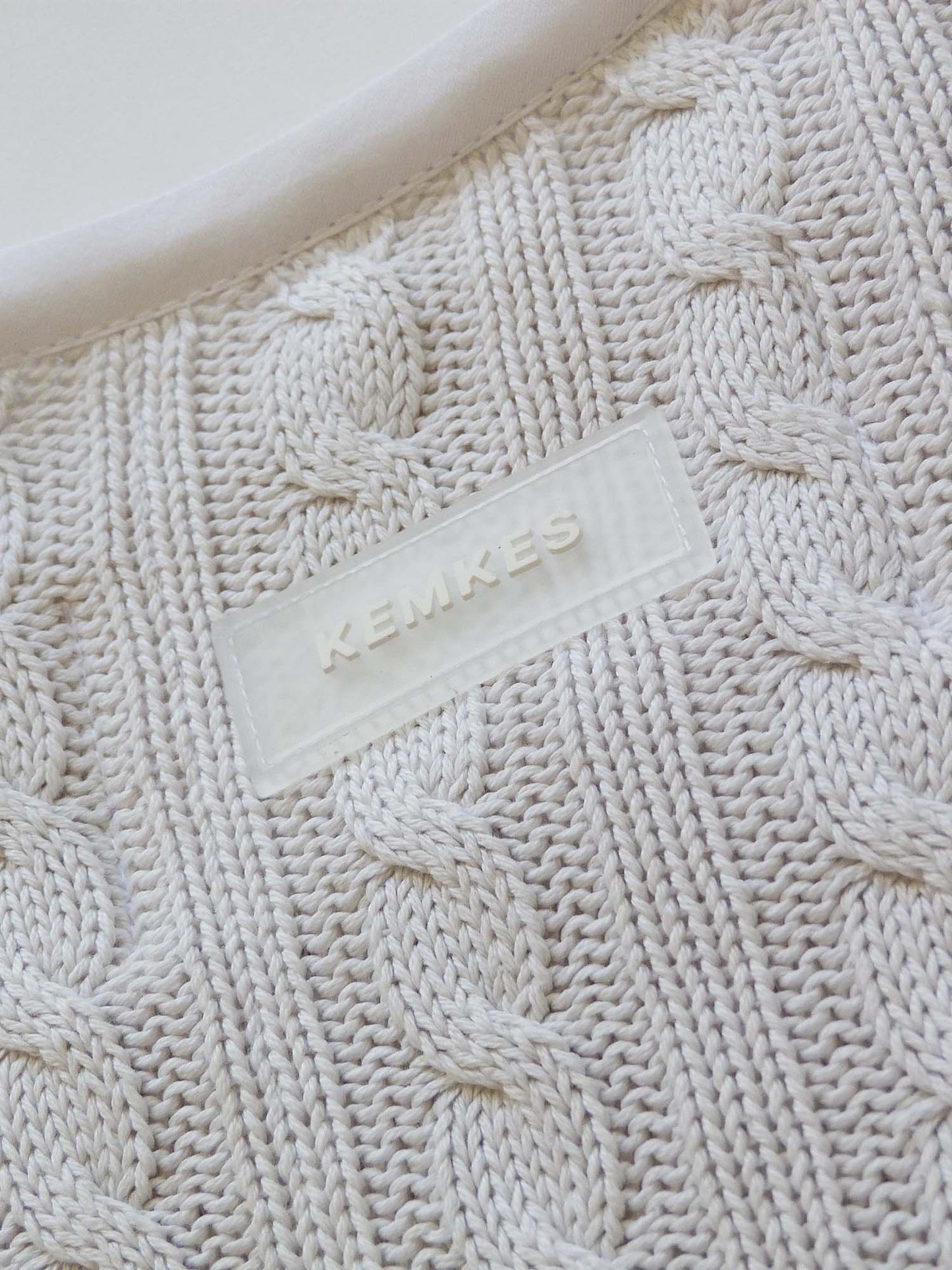 Spencer white cabel knit M